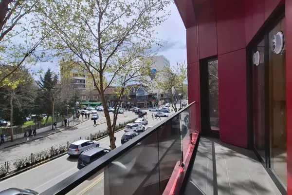 Ambient biznesi me qera 1+1 ne Tirane - 2,200 Euro