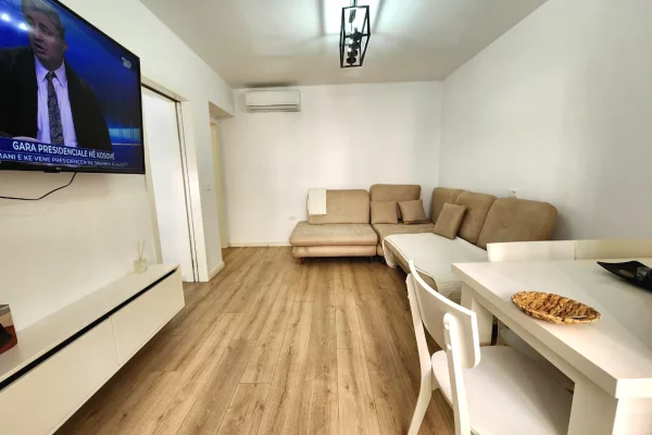 Jepet Me Qera: Apt 2+1 ( 📍Petro Nini - Liqeni, Rr. Kosovareve ) I Kompletuar I 60M2 🔥 | 600 EURO/MUAJ 🔥