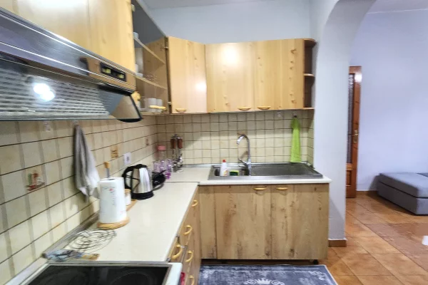 Shtepi me qera Apartament ne Tirane, 2+1, Mobilimi E mobiluar, Pagesa 600  Euro.