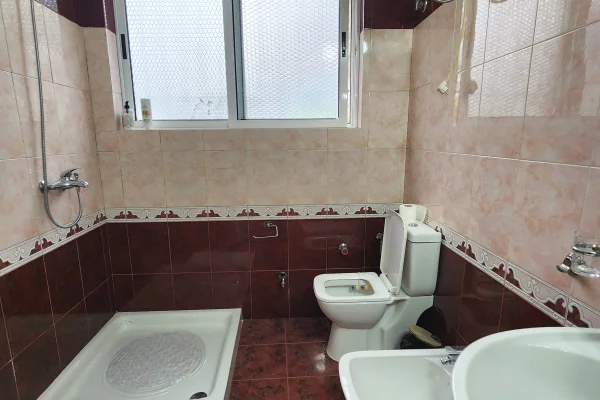 Shtepi me qera Apartament ne Tirane, 2+1, Mobilimi E mobiluar, Pagesa 600  Euro.