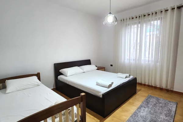 Shtepi me qera Apartament ne Tirane, 2+1, Mobilimi E mobiluar, Pagesa 600  Euro.