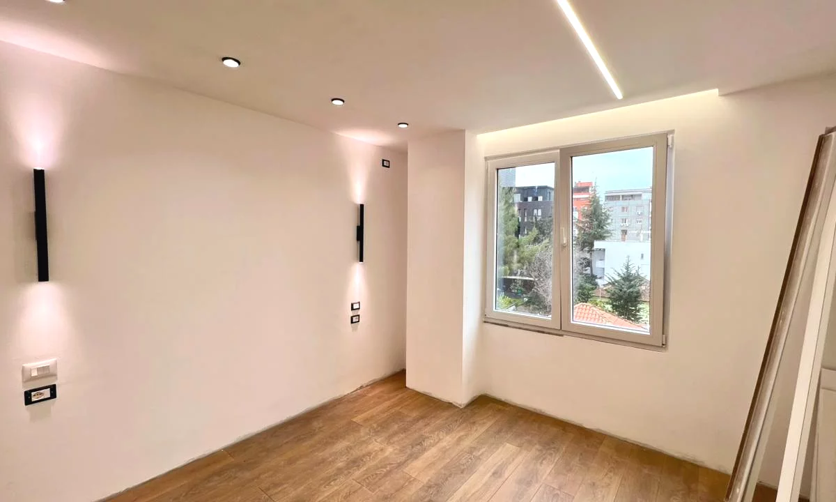 Shtepi ne shitje Apartament ne Tirane, 1+1, Mobilimi Bosh, pa mobiluar, Pagesa 158,000  Euro.