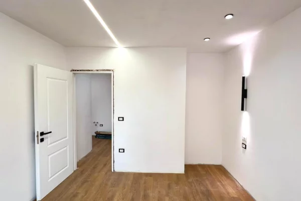 Shtepi ne shitje Apartament ne Tirane, 1+1, Mobilimi Bosh, pa mobiluar, Pagesa 158,000  Euro.