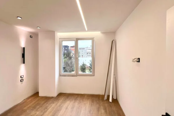 Shtepi ne shitje Apartament ne Tirane, 1+1, Mobilimi Bosh, pa mobiluar, Pagesa 158,000  Euro.