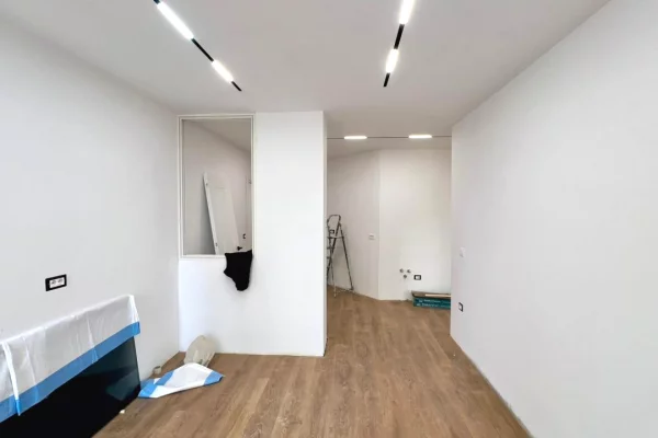 Shtepi ne shitje Apartament ne Tirane, 1+1, Mobilimi Bosh, pa mobiluar, Pagesa 158,000  Euro.