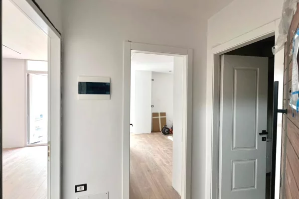 🏠SHITET: 1+1📍21 Dhjetori (Prane Hotel Mondial) - Pallat i Ri Buze Rruges Kryesore - 155,000€ - K.2 - Sp.54m² || Nje nder zonat me te kerkuara te qytetit🔥