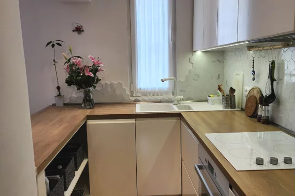 🌟 Hera e parë me Qira – Apartament Luxury 1+1 në Zemër të Qendrës (📍Myslym Shyri – Taiwani) 60m² Kati 4, Çmimi : 68,000Leke/Muaj 🔥