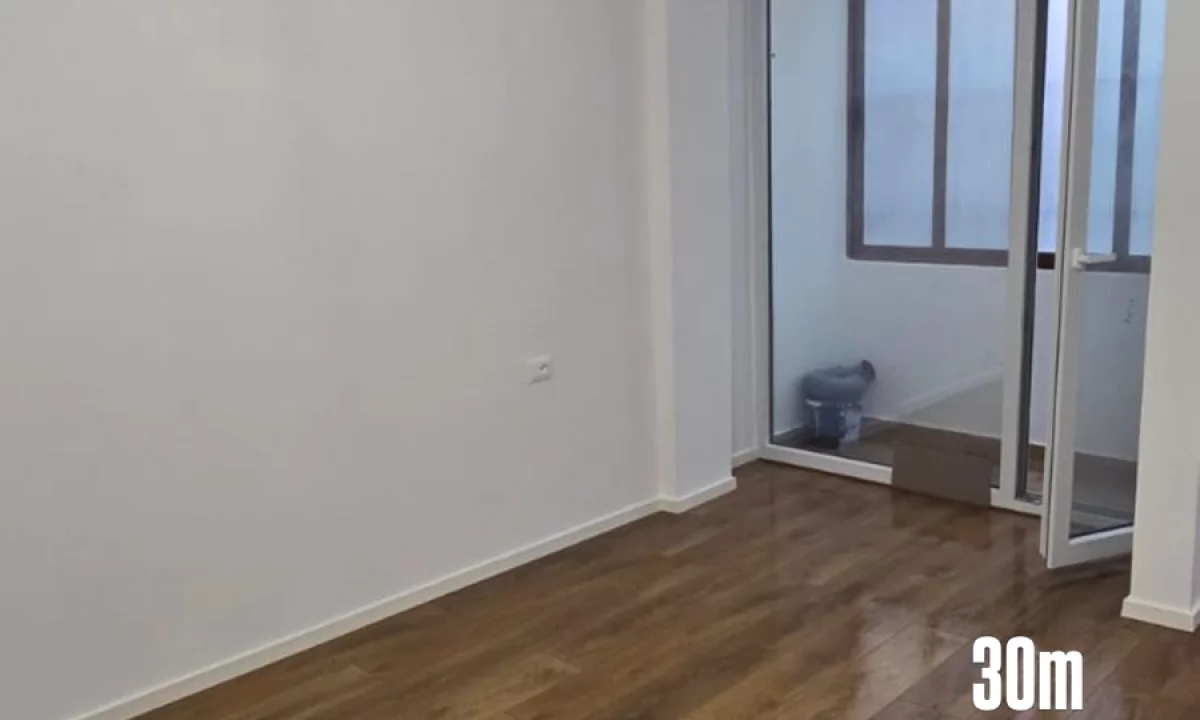 Shtepi ne shitje Apartament ne Tirane, Garsoniere, Mobilimi Bosh, pa mobiluar, Pagesa 87,000  Euro.