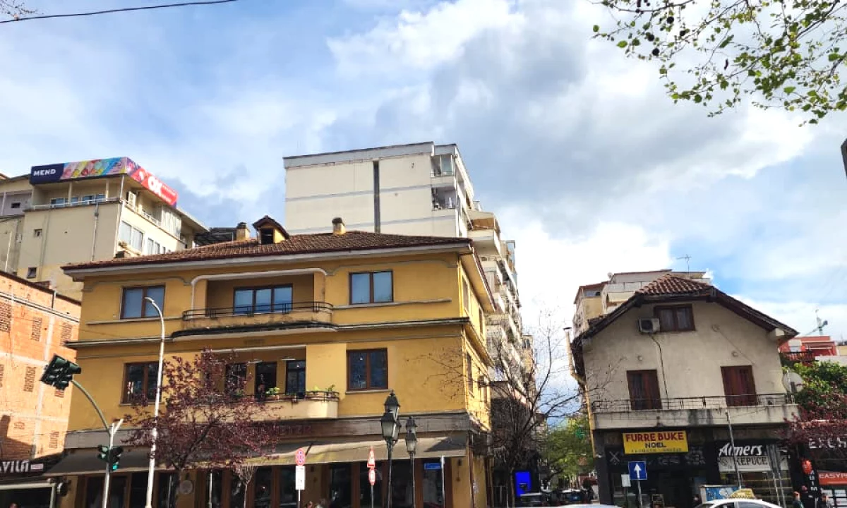 Shtepi ne shitje Apartament ne Tirane, 2+1, Mobilimi E mobiluar, Pagesa 297,000  Euro.