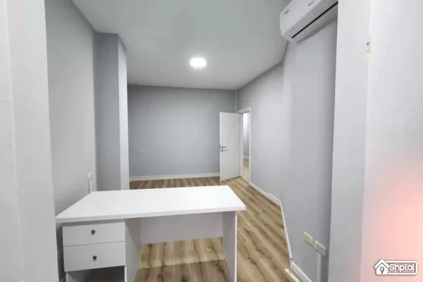 Shtepi ne shitje Apartament ne Tirane, 2+1, Mobilimi E mobiluar, Pagesa 297,000  Euro.