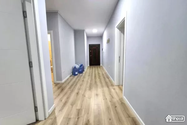Shtepi ne shitje Apartament ne Tirane, 2+1, Mobilimi E mobiluar, Pagesa 297,000  Euro.