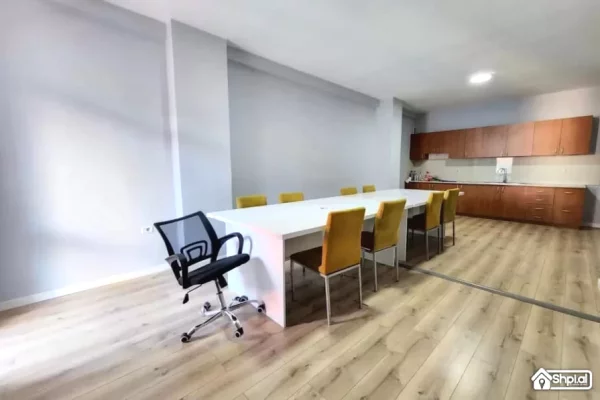 Shtepi ne shitje Apartament ne Tirane, 2+1, Mobilimi E mobiluar, Pagesa 297,000  Euro.