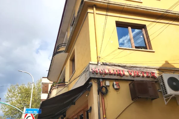 Shtepi ne shitje Apartament ne Tirane, 2+1, Mobilimi E mobiluar, Pagesa 297,000  Euro.