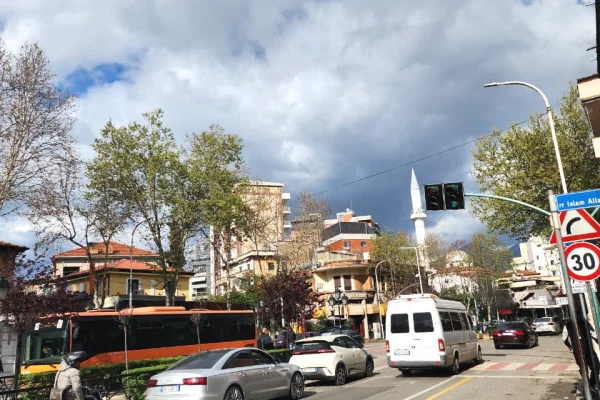 Shtepi ne shitje Apartament ne Tirane, 2+1, Mobilimi E mobiluar, Pagesa 297,000  Euro.