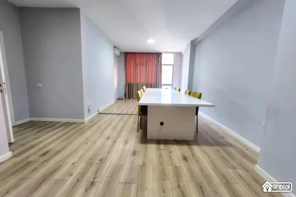 Shtepi ne shitje Apartament ne Tirane, 2+1, Mobilimi E mobiluar, Pagesa 297,000  Euro.