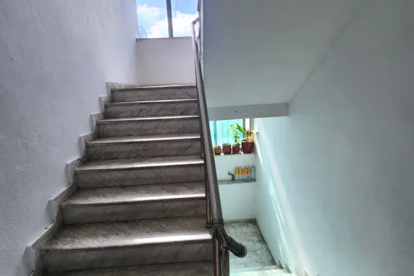 Shtepi ne shitje Apartament ne Tirane, 2+1, Mobilimi E mobiluar, Pagesa 297,000  Euro.