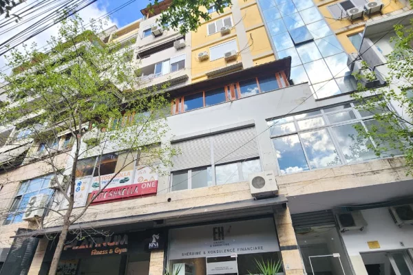 Shtepi ne shitje Apartament ne Tirane, 2+1, Mobilimi E mobiluar, Pagesa 297,000  Euro.