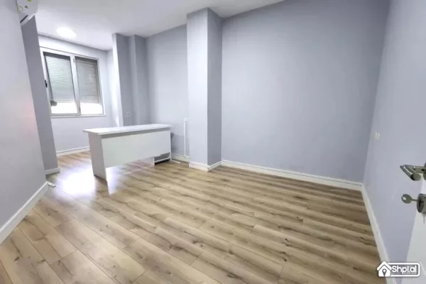 Shtepi ne shitje Apartament ne Tirane, 2+1, Mobilimi E mobiluar, Pagesa 297,000  Euro.