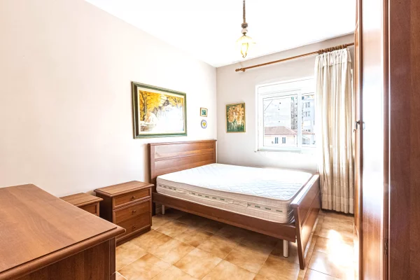 Shtepi ne shitje Apartament ne Tirane, 2+1, Mobilimi E mobiluar, Pagesa 179,000  Euro.