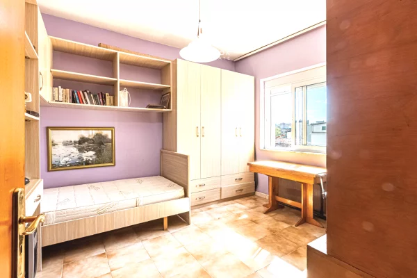 Shtepi ne shitje Apartament ne Tirane, 2+1, Mobilimi E mobiluar, Pagesa 179,000  Euro.