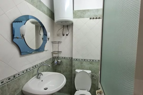 Shtepi me qera Apartament ne Tirane, 3+1, Mobilimi Pjeserisht e mobiluar, Pagesa 72,000  Leke.