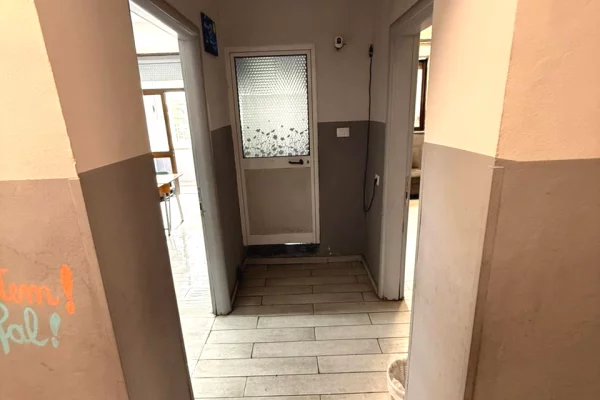 🏠 Me Qera: Zyre. 100m2 (📍Std. Dinamo - Sulejman Delvina)🔥 Super zone || Buze Rruge ✨️ 850Euro Neto / Muaji 💶