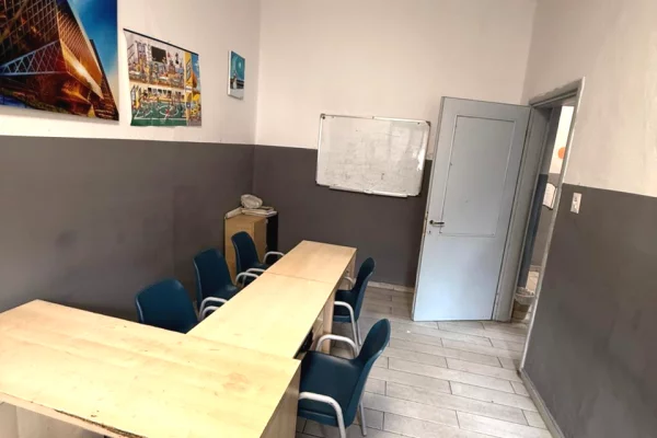 🏠 Me Qera: Zyre. 100m2 (📍Std. Dinamo - Sulejman Delvina)🔥 Super zone || Buze Rruge ✨️ 850Euro Neto / Muaji 💶