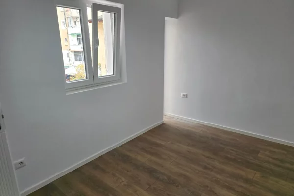 Shtepi ne shitje Apartament ne Tirane, 1+1, Mobilimi Bosh, pa mobiluar, Pagesa 115,000  Euro.