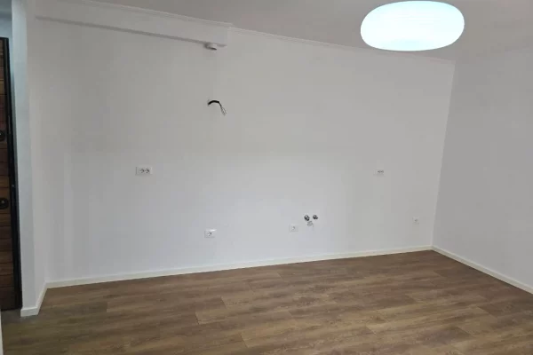Shtepi ne shitje Apartament ne Tirane, 1+1, Mobilimi Bosh, pa mobiluar, Pagesa 115,000  Euro.