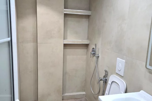 Shtepi ne shitje Apartament ne Tirane, 1+1, Mobilimi Bosh, pa mobiluar, Pagesa 115,000  Euro.