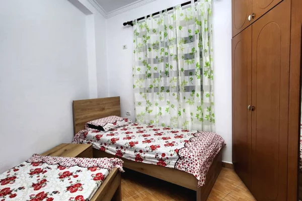 Shtepi me qera Apartament ne Tirane, 2+1, Mobilimi E mobiluar, Pagesa 40,000  Leke.