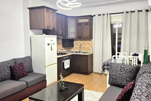 Shtepi me qera Apartament ne Tirane, 2+1, Mobilimi E mobiluar, Pagesa 40,000  Leke.