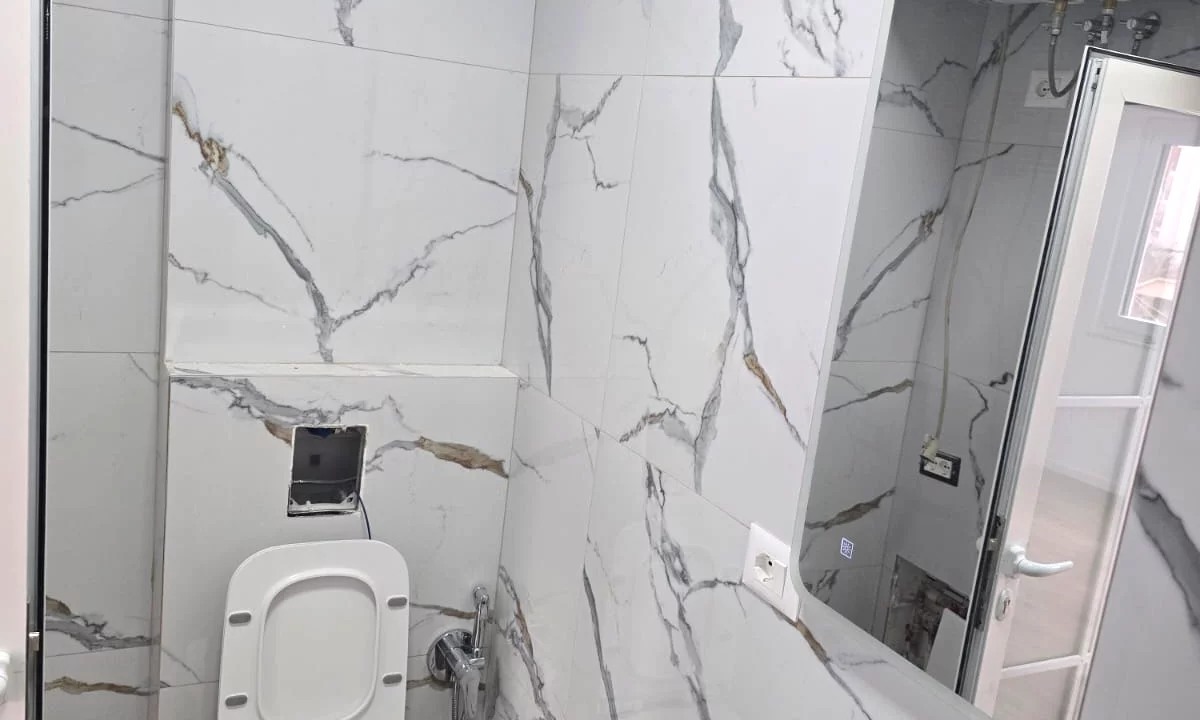 Shtepi ne shitje Apartament ne Tirane, 1+1, Mobilimi Bosh, pa mobiluar, Pagesa 122,000  Euro.