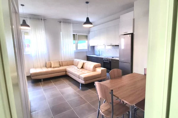 Shtepi me qera Apartament ne Tirane, 2+1, Mobilimi E mobiluar, Pagesa 45,000  Leke.