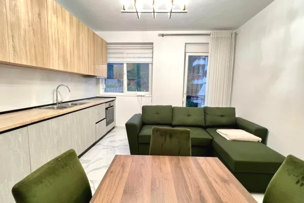 Shtepi me qera Apartament ne Tirane, 2+1, Mobilimi E mobiluar, Pagesa 60,000  Leke.