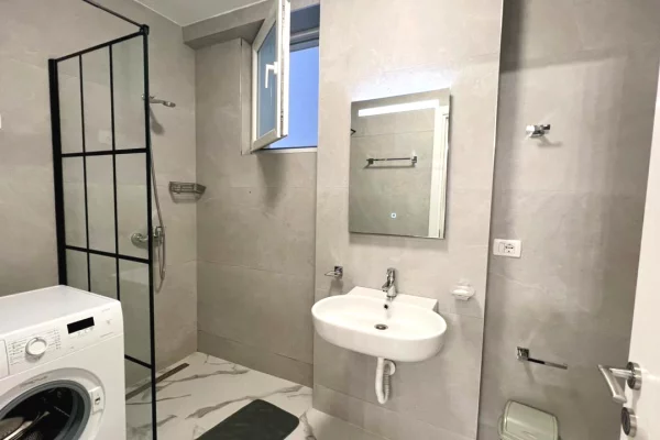 Shtepi me qera Apartament ne Tirane, 2+1, Mobilimi E mobiluar, Pagesa 60,000  Leke.