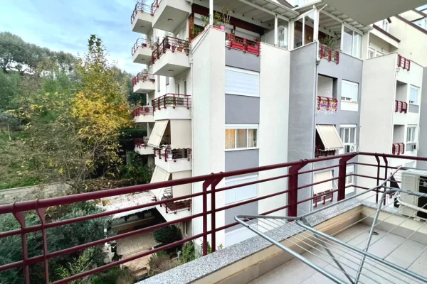 Shtepi me qera Apartament ne Tirane, 2+1, Mobilimi E mobiluar, Pagesa 60,000  Leke.