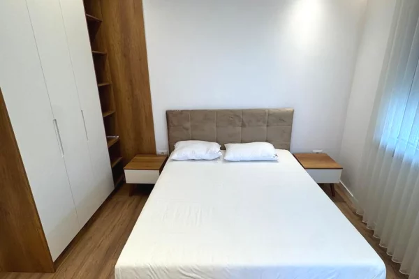 Shtepi me qera Apartament ne Tirane, 1+1, Mobilimi E mobiluar, Pagesa 65,000  Leke.