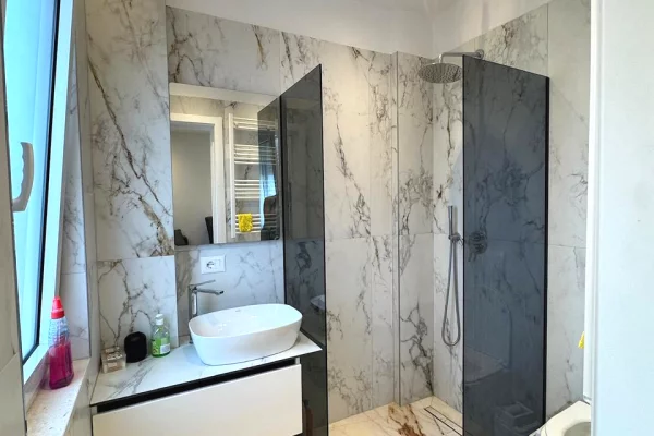 Me Qera: 1+1📍Brenda Kompleksit Delijorgj - 65,000 Leke/muaj - S.65m² - Kati.9 || Nje nga komplekset me te preferuara te Tiranes✨️