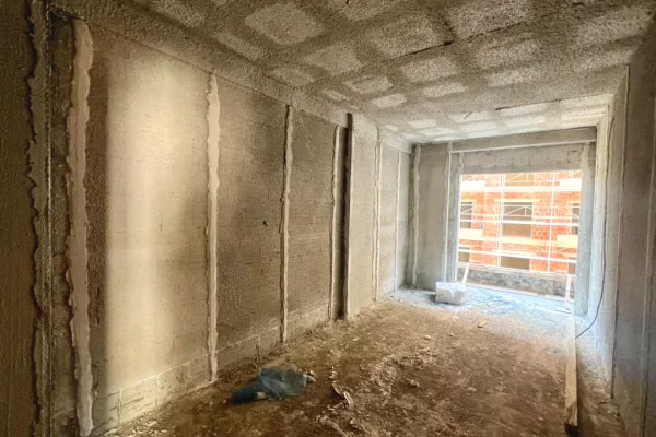 Shtepi ne shitje Apartament ne Tirane, 2+1, Mobilimi Bosh, pa mobiluar, Pagesa 193,500  Euro.