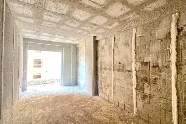 Shtepi ne shitje Apartament ne Tirane, 2+1, Mobilimi Bosh, pa mobiluar, Pagesa 193,500  Euro.