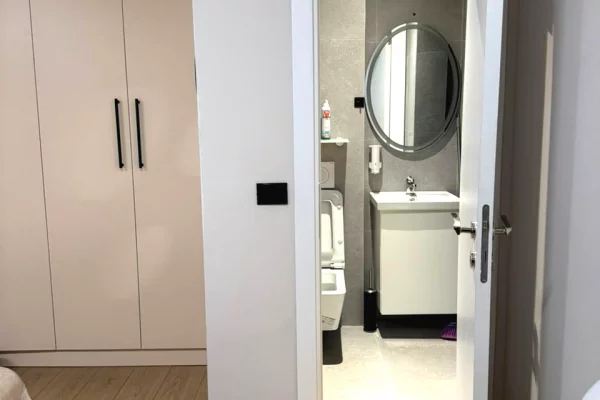 Shtepi me qera Apartament ne Tirane, 2+1, Mobilimi E mobiluar, Pagesa 65,000  Leke.