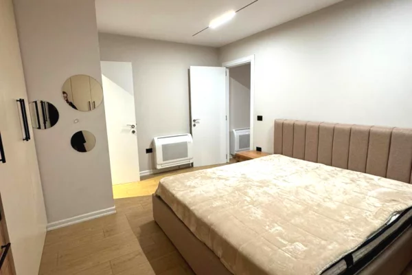 Shtepi me qera Apartament ne Tirane, 2+1, Mobilimi E mobiluar, Pagesa 65,000  Leke.