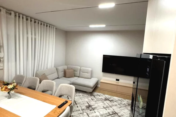 Shtepi me qera Apartament ne Tirane, 2+1, Mobilimi E mobiluar, Pagesa 65,000  Leke.