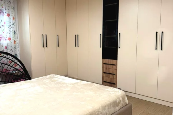 Shtepi me qera Apartament ne Tirane, 2+1, Mobilimi E mobiluar, Pagesa 65,000  Leke.