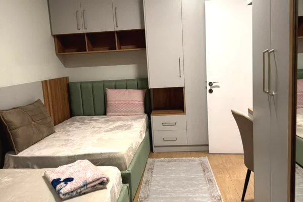 Shtepi me qera Apartament ne Tirane, 2+1, Mobilimi E mobiluar, Pagesa 65,000  Leke.