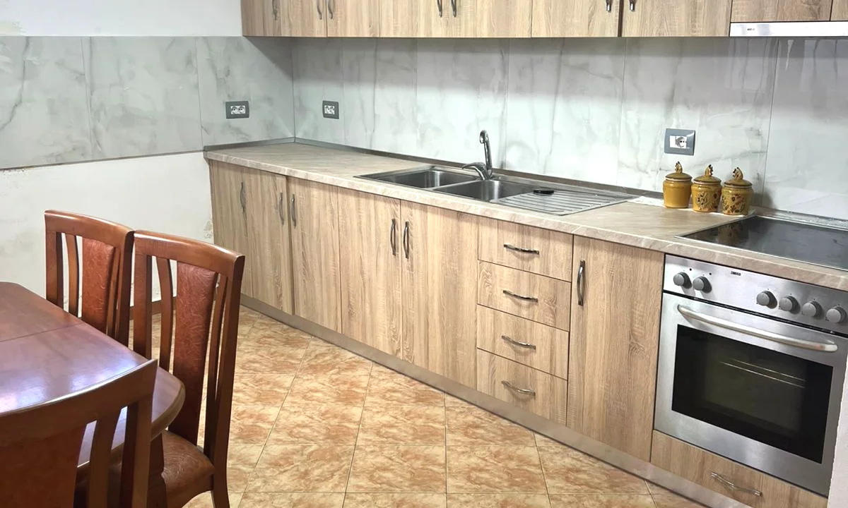 Shtepi me qera Shtepi Private ne Tirane, 1+1, Mobilimi Pjeserisht e mobiluar, Pagesa 40,000  Leke.