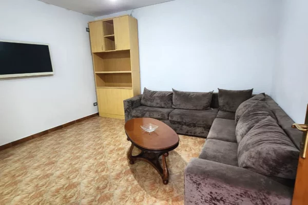 Shtepi me qera Shtepi Private ne Tirane, 1+1, Mobilimi Pjeserisht e mobiluar, Pagesa 40,000  Leke.