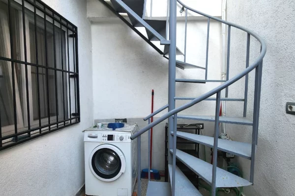 Shtepi me qera Shtepi Private ne Tirane, 1+1, Mobilimi Pjeserisht e mobiluar, Pagesa 40,000  Leke.