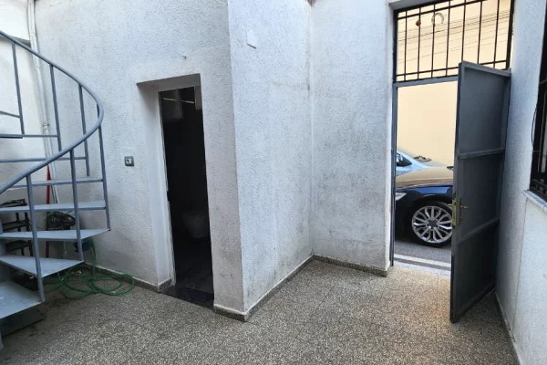 Shtepi me qera Shtepi Private ne Tirane, 1+1, Mobilimi Pjeserisht e mobiluar, Pagesa 40,000  Leke.